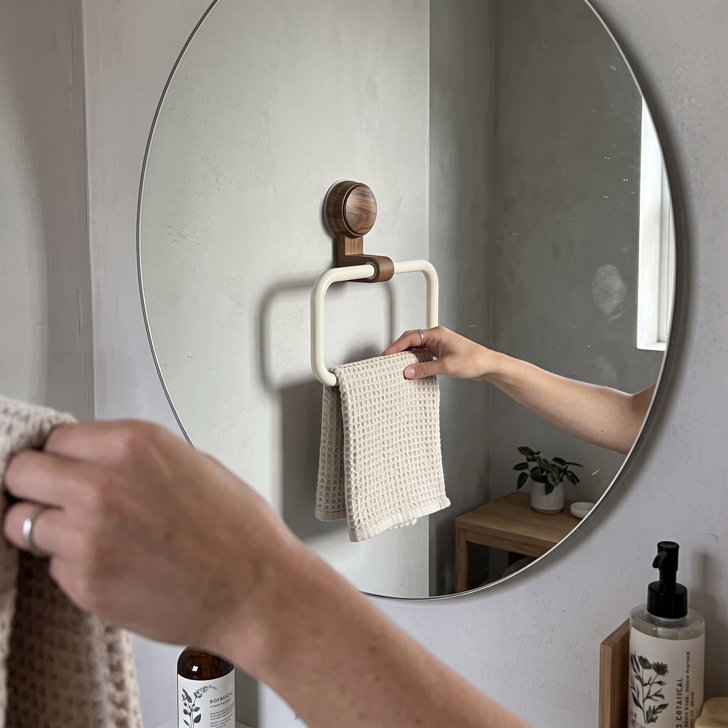 Walnut Suction Cup Towel Ring – No-Drill Bathroom Holder